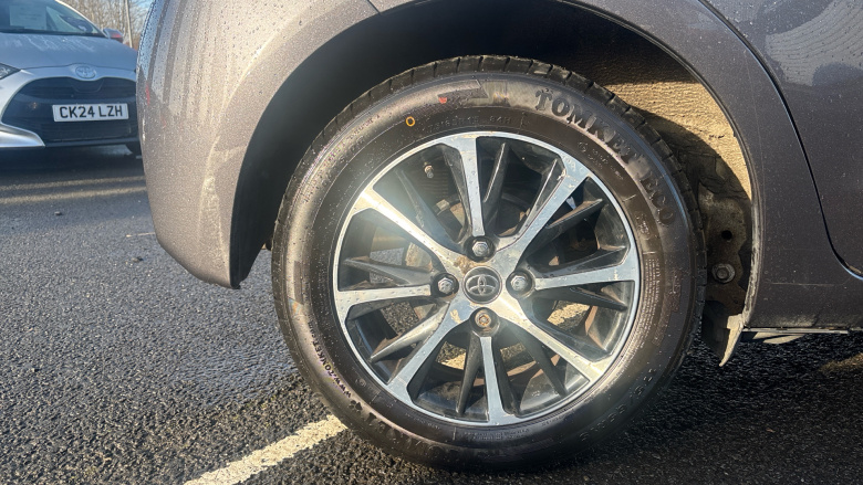 Toyota Yaris 1.5 VVT-i Icon Tech 5dr Petrol Hatchback